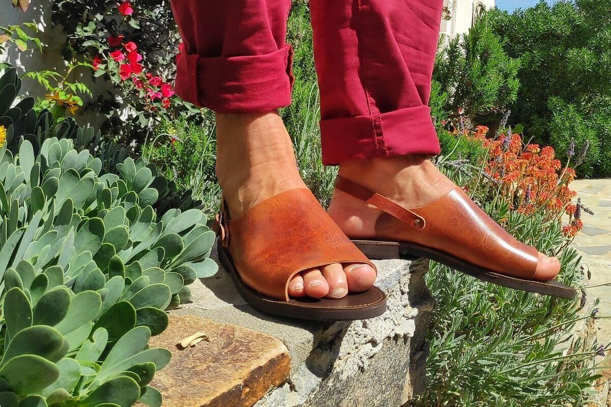 Handmade leather sandals for men, the epitome of summer shoes