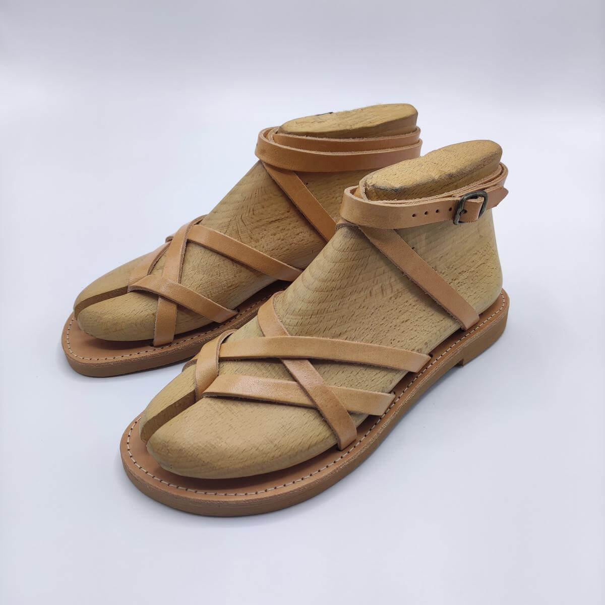 Strappy lace up leather sandal natural colour3