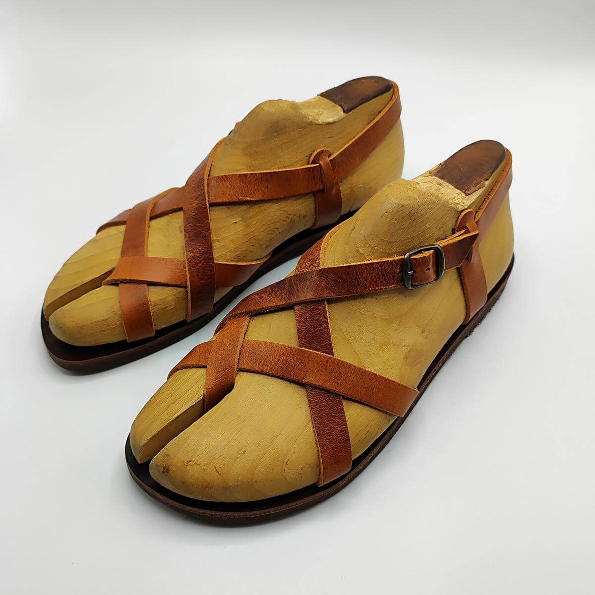 mens-casual-sandals-chocolate-brown-color