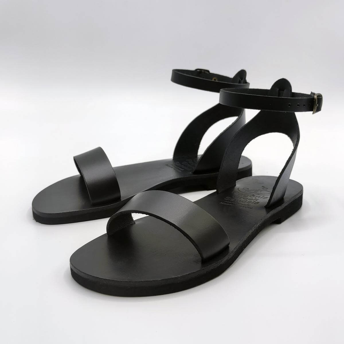 single strap total black sandals pagonis