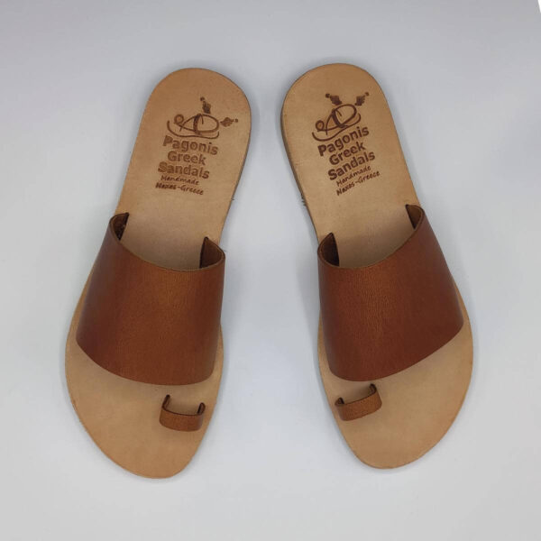 Wide strap with toe ring slides brown color