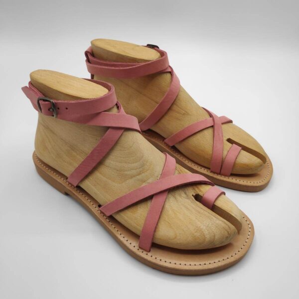 women's strappy sandals pink